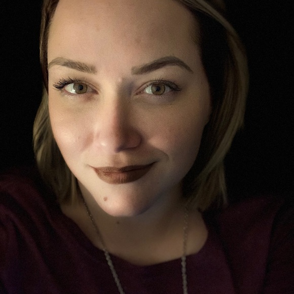 Meet your Posher, Emily - Picture 1 of 1